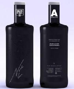 Botella de Solán de Cabras diseñada por Nacho Cano