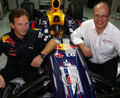 Christian Hornes, jefe de Red Bull Racing, y Dermot Boden, director de marketing de LG