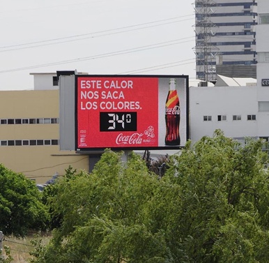 Monoposte led de Coca-Cola en apoyo a La Roja