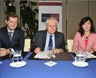 Firma del acuerdo entre Telecinco y la Universidad Europea de Madrid