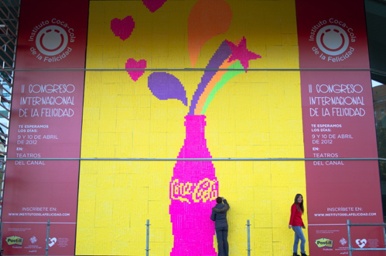 La felicidad de Coca-Cola sale a la calle