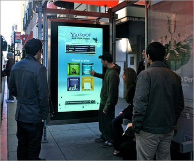 Yahoo! monta un derby en las paradas de autobús