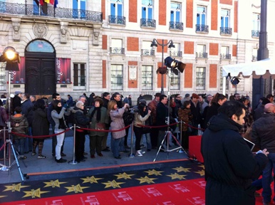 Muchos fueron los que quisieron fotografiarse junto a Pancho en la Puerta del Sol