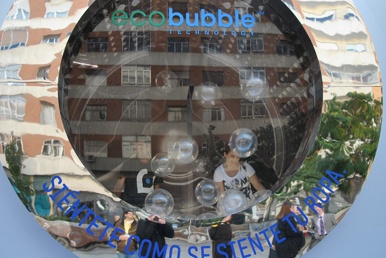 Una gigantesca Eco-Bubble de Samsung se instaló en Madrid