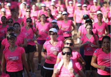 Marea rosa contra el cáncer de mama