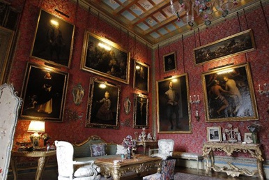 Obras de Velázquez, Chagall, Picasso, Rubens, Goya o Renoir decoran los salones de Liria