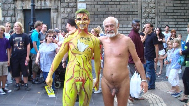 Desfile nudista MÁSmovil