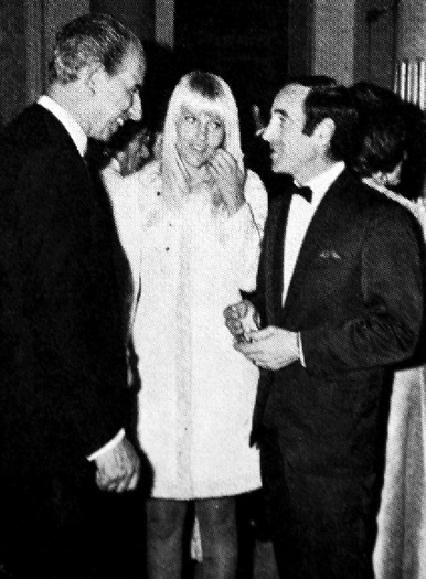 Charles Aznavour y Jo Linten en Cannes 1967