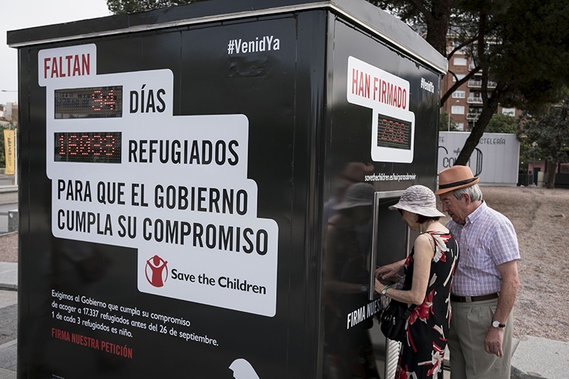 Save the Children instala un contador de refugiados en Madrid