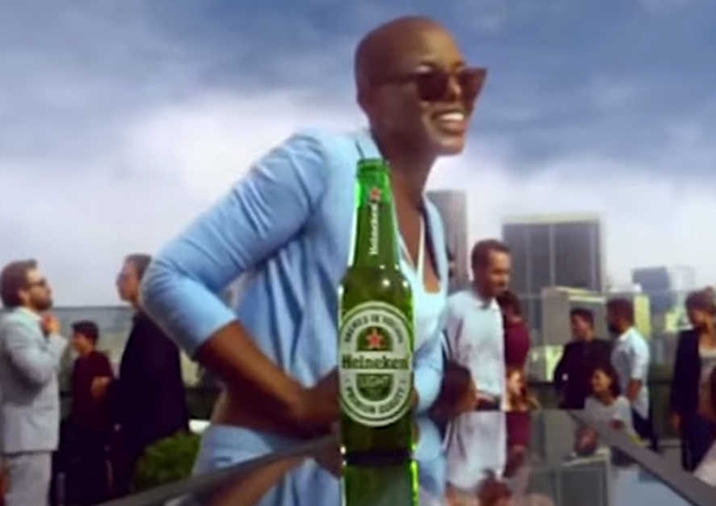 Heineken retira un anuncio acusado de racista