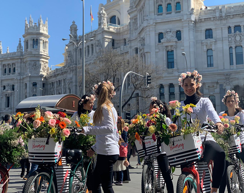 Sephora inunda de flores el centro de Madrid