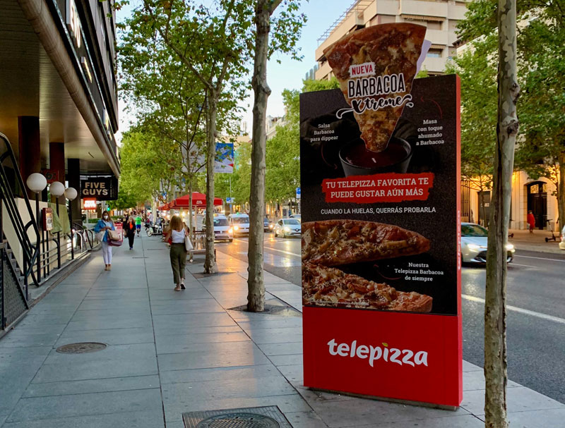Vallas publicitarias de Telepizza con olor a barbacoa