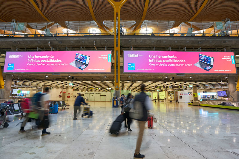 Pantallas digitales de Exterior Plus en el aeropuerto de Madrid