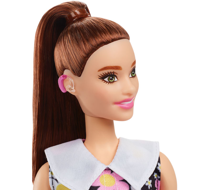Barbie con implante coclear y Ken con vitíligo