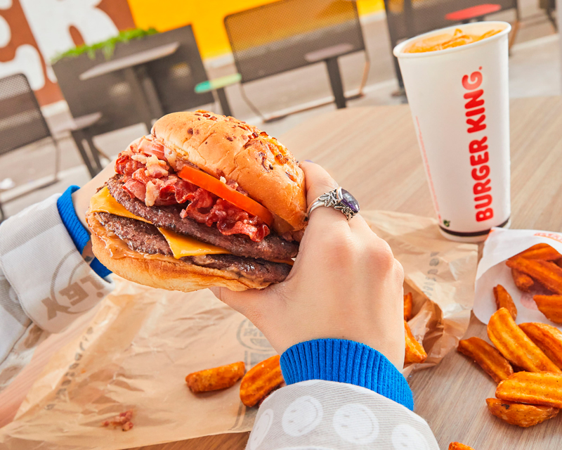 Burger King presenta su nueva hamburguesa Brutal Bacon
