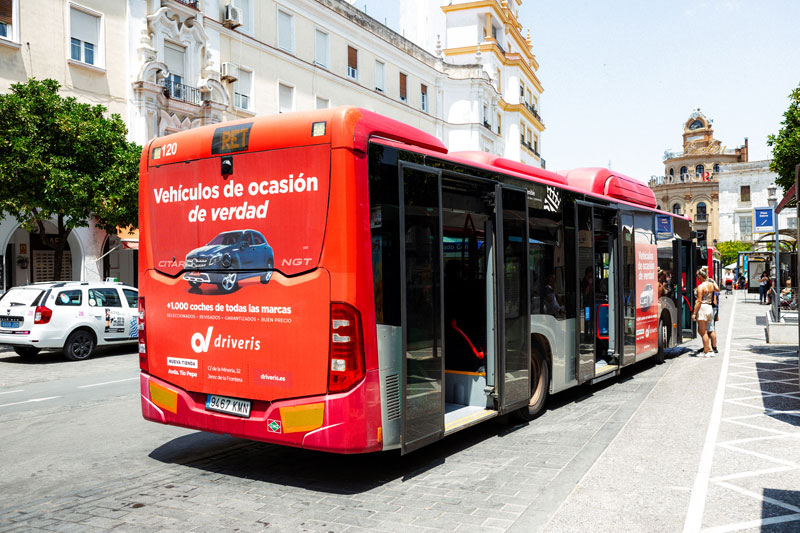Global gana la gestión publicitaria de los buses de Jerez
