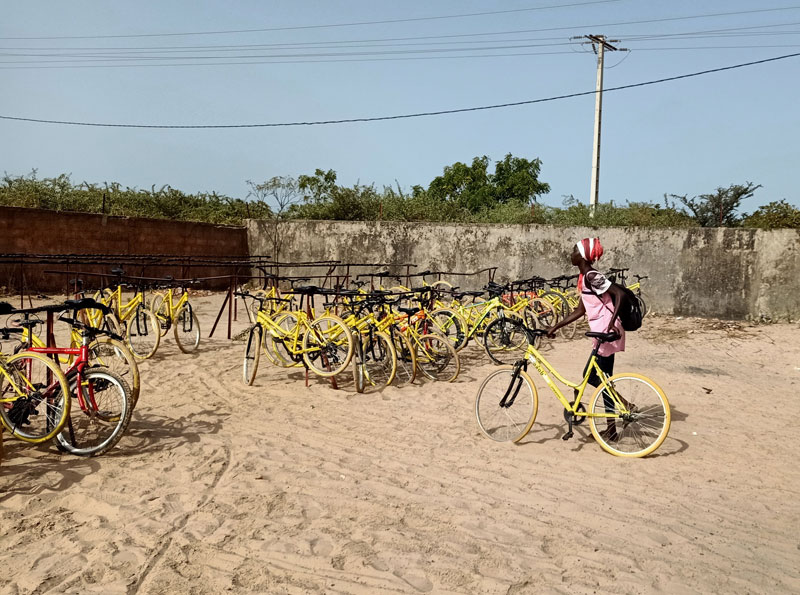 Maillot solidario de AS para llevar bicicletas a Senegal