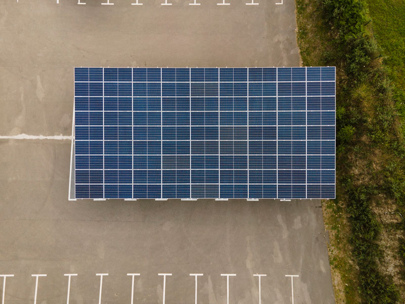 EDP pondrá marquesinas solares en centros de Decathlon