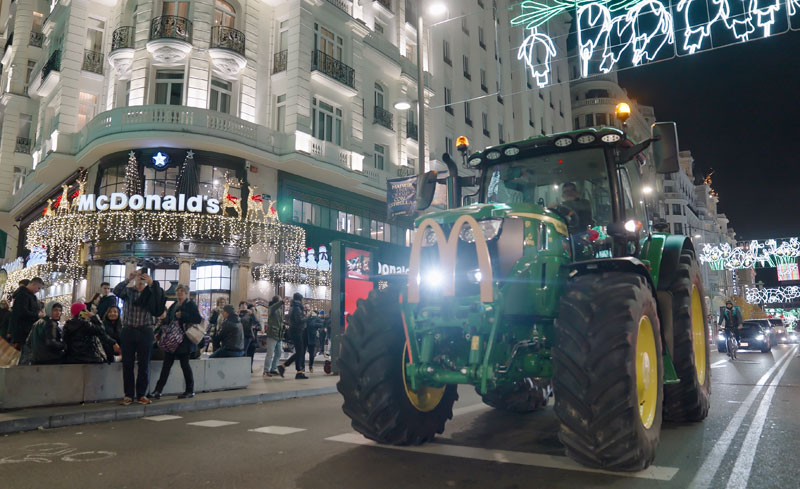 'El pedido más esperado' de McDonald´s llega a Madrid en tractor