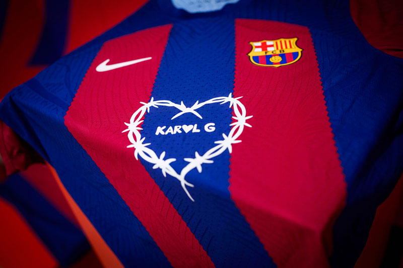 Camiseta del Barça con el logo de Karol G