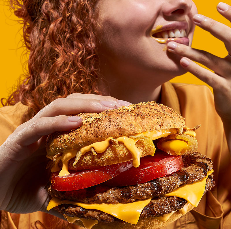 Burger King presenta la hamburguesa Cheddar Wave
