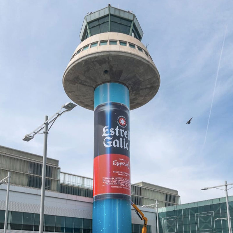Lona de Estrella Galicia en el Aeropuerto de El Prat