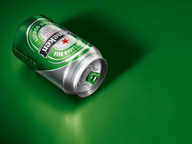 La nueva lata de Heineken incluye un efecto táctil