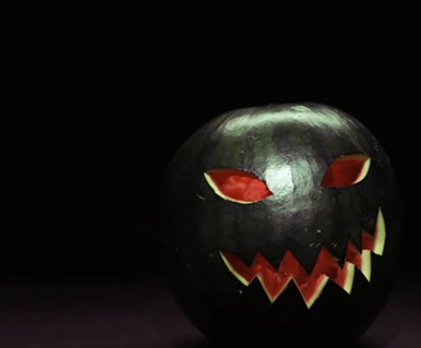 Mixta revoluciona Halloween con una sandía