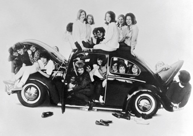 Mujeres al borde de un ... Beetle (años 60)
