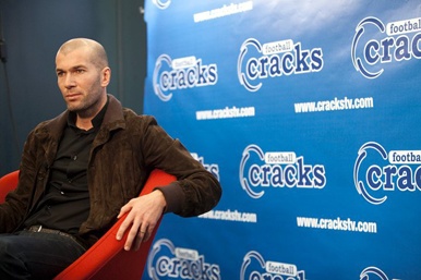 Zidane, padrino de lujo de Football Cracks