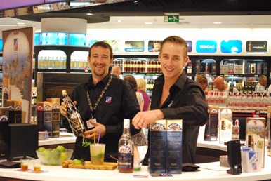 Los pasajeros disfrutaron de degustaciones de cócteles