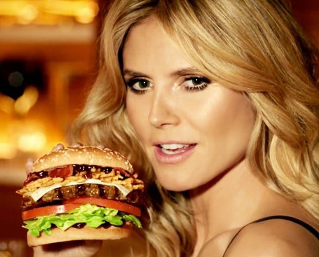 Heidi Klum come hamburguesas