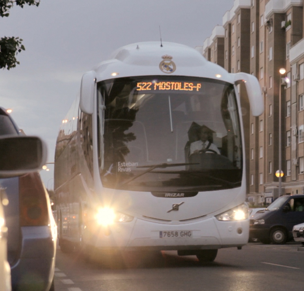 El autobús del Real Madrid de paseo por Móstoles