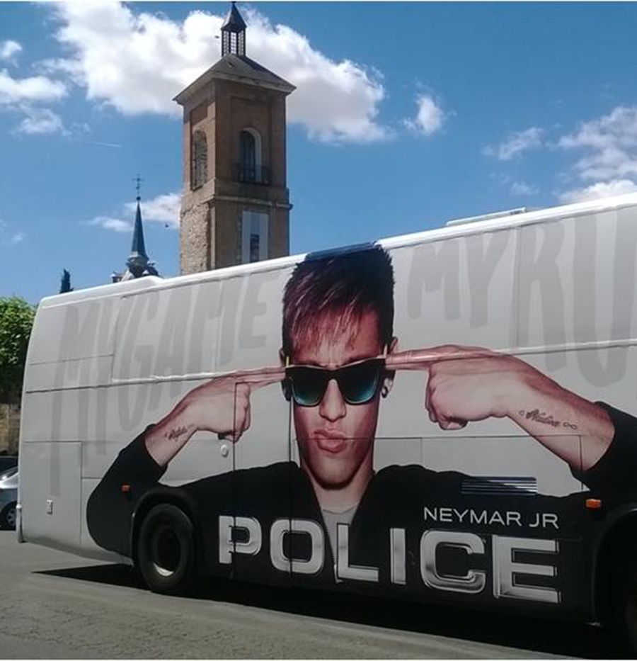 Neymar recorre España en autobús