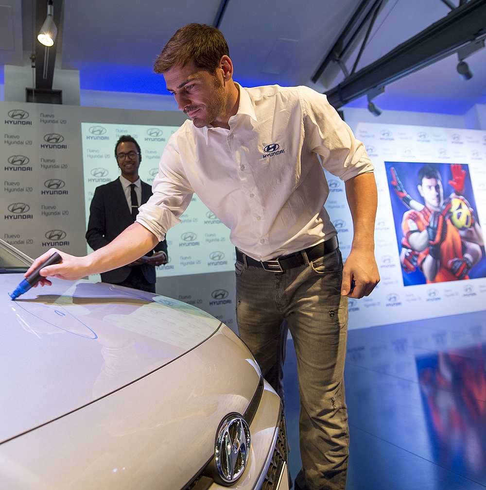 Íker Casillas inspira una obra de arte para Hyundai