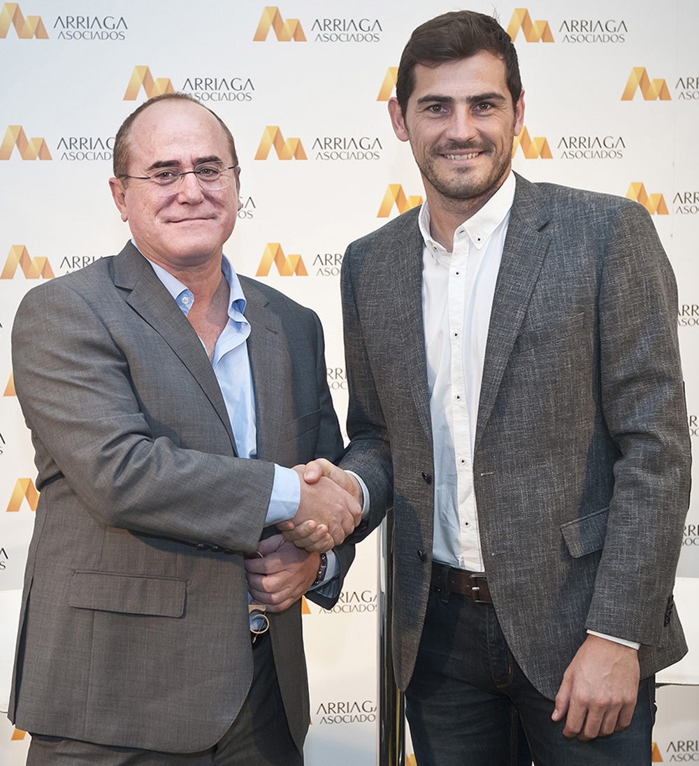 Arriaga Asociados ficha a Íker Casillas