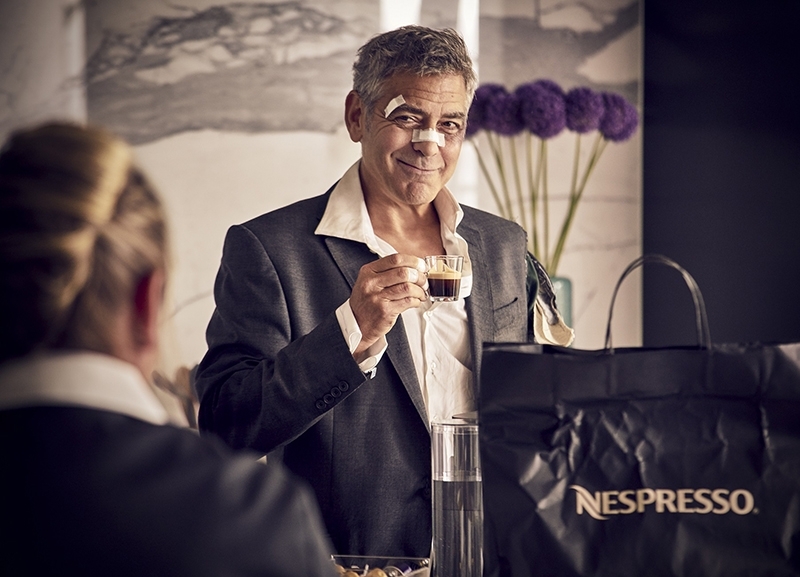 Murciélago montaje Doctrina George Clooney, dispuesto a todo para proteger su Nespresso, Campañas |  Control Publicidad