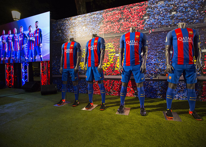 El Barça inaugura su tienda más grande en el centro de Barcelona
