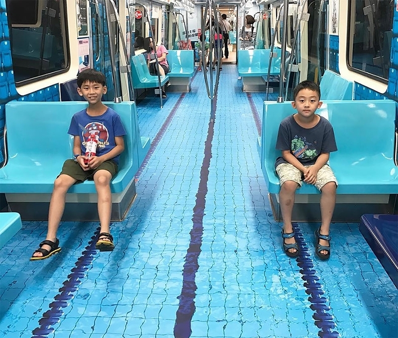 El metro en Taipei se convierte en un escenario deportivo