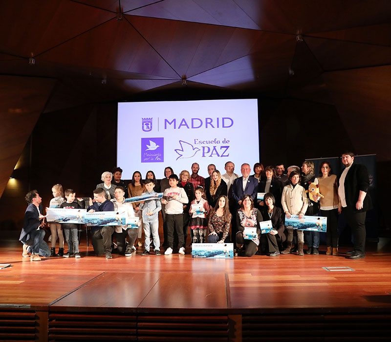 Grupo Entusiasmo hace entrega de los premios 'La Paz en 140'