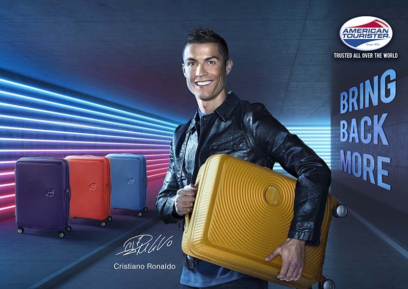 Cristiano Ronaldo no se separa de su maleta American Tourister