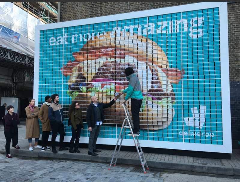 Deliveroo instala una valla comestible en el centro de Londres