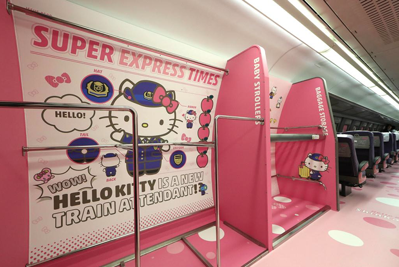 El tren bala del oeste de Japón se viste de Hello Kitty