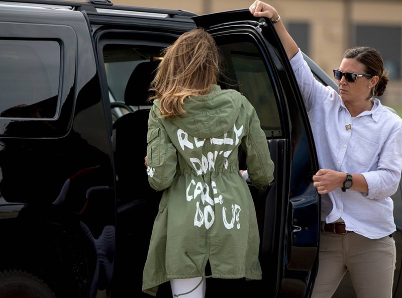 Una chaqueta de Melania Trump indigna a la opinión pública