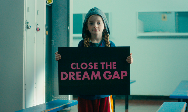 Barbie planta cara a la desigualdad de género con 'Dream Gap'