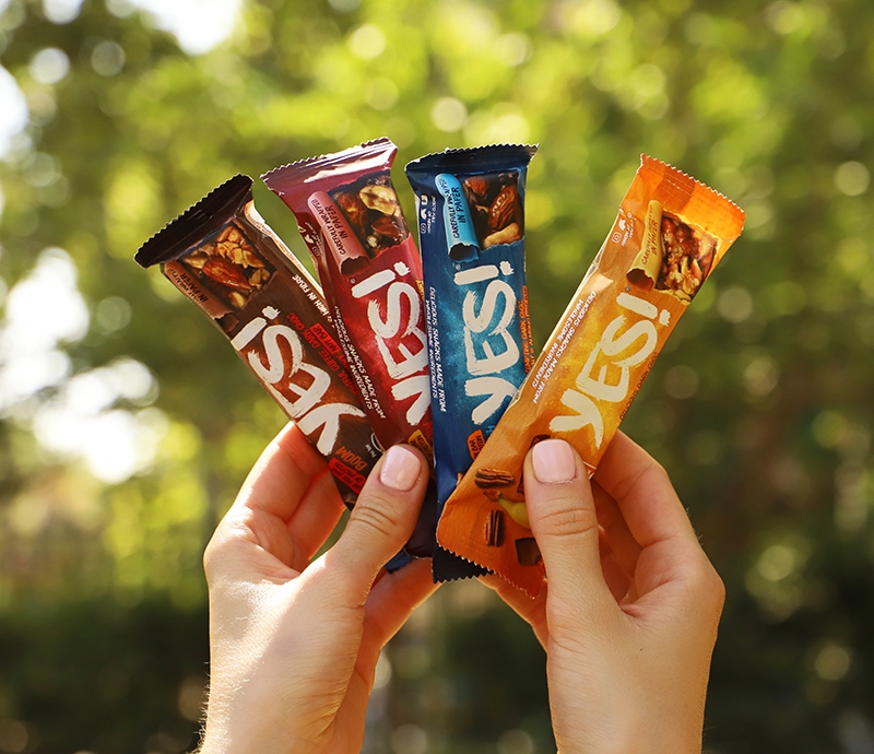 Nestlé estrena YES!, marca de snacks de frutos secos y frutas