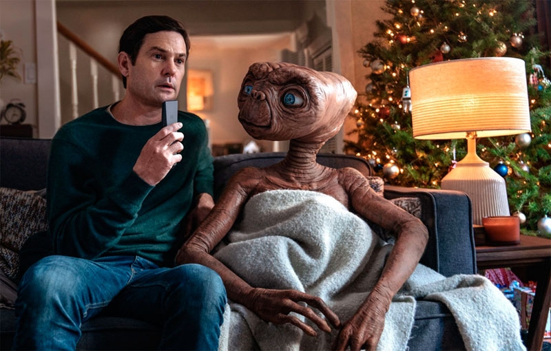 ET vuelve a La Tierra para protagonizar un anuncio navideño