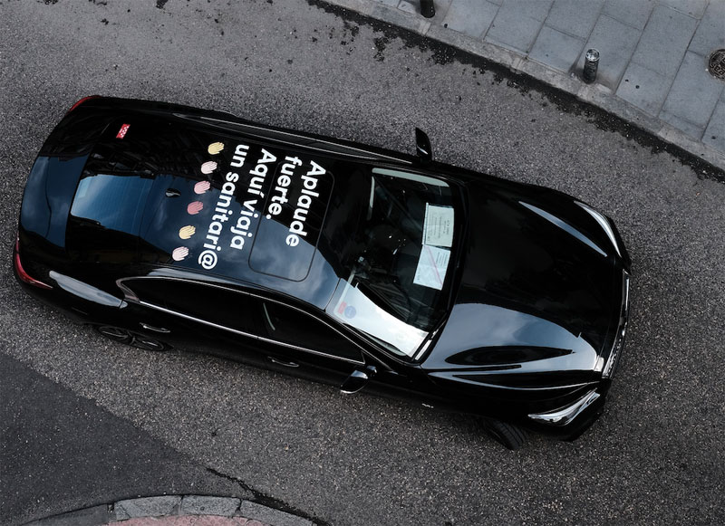 Cabify lanza mensajes desde el techo de sus coches