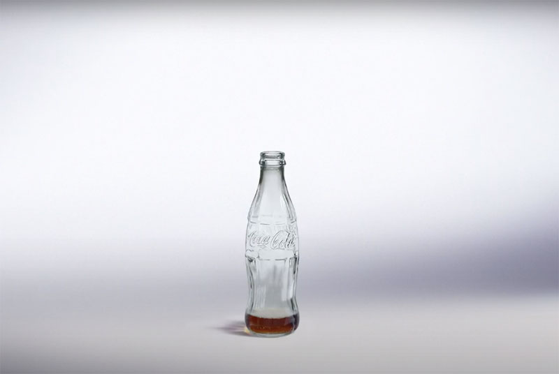 Coca-Cola da las gracias a la sociedad versionando un clásico