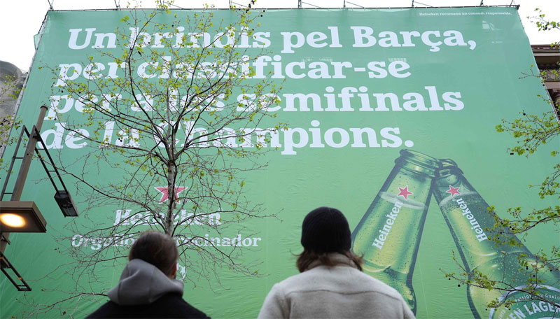 Lona de Heineken para brindar por el triunfo del Barça